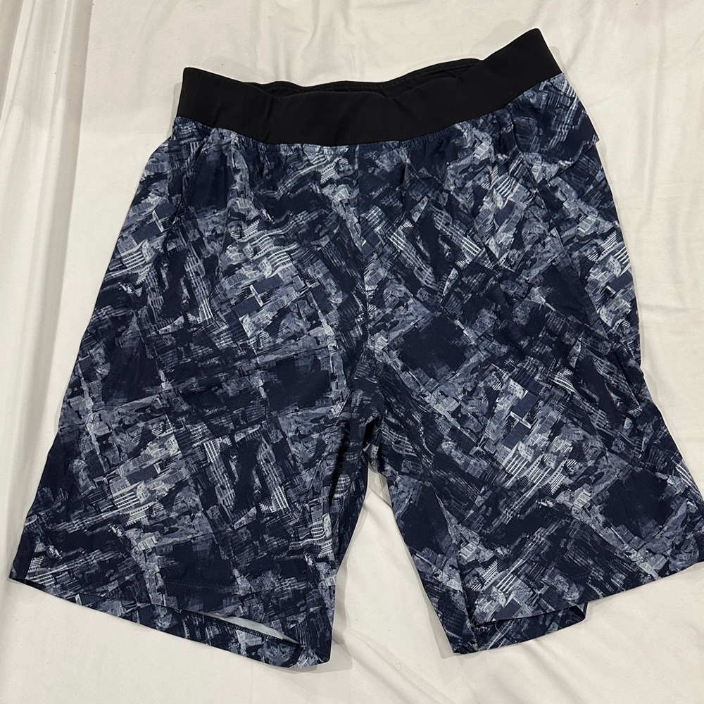 lululemon athletica Men's Navy and Light Gray Abstract Athletic Shorts
